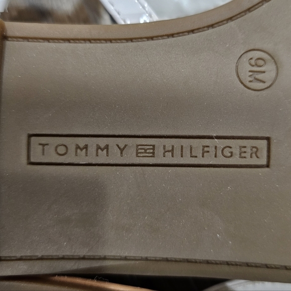 TOMMY HILFIGER Janae White Strappy Flat Sandals, Size 9 - Picture 7 of 8